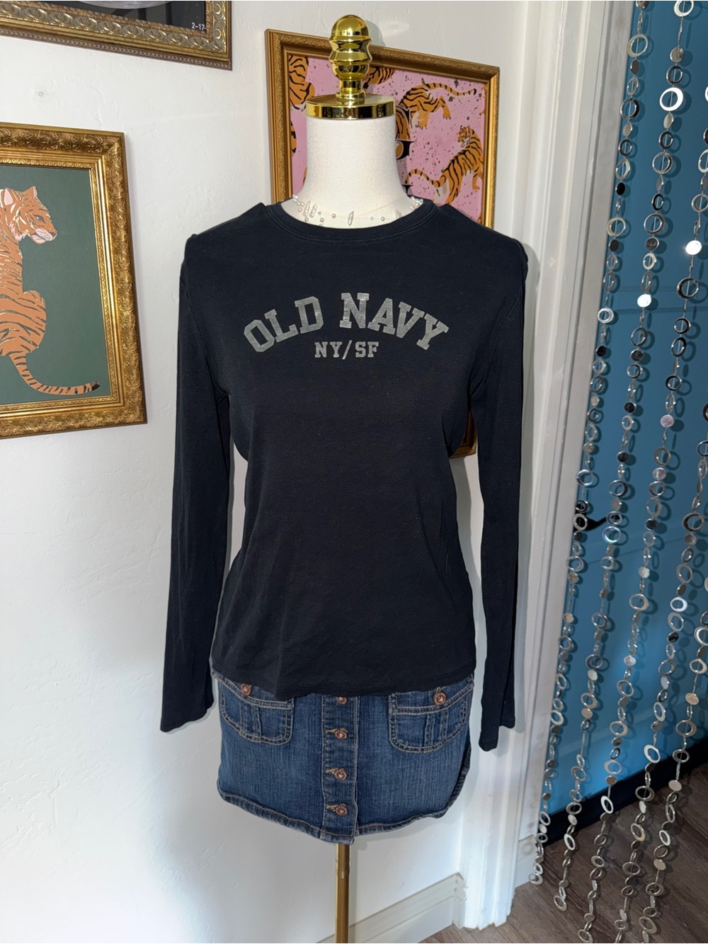 Vintage Old Navy Women's Black Long-Sleeve Logo Tee